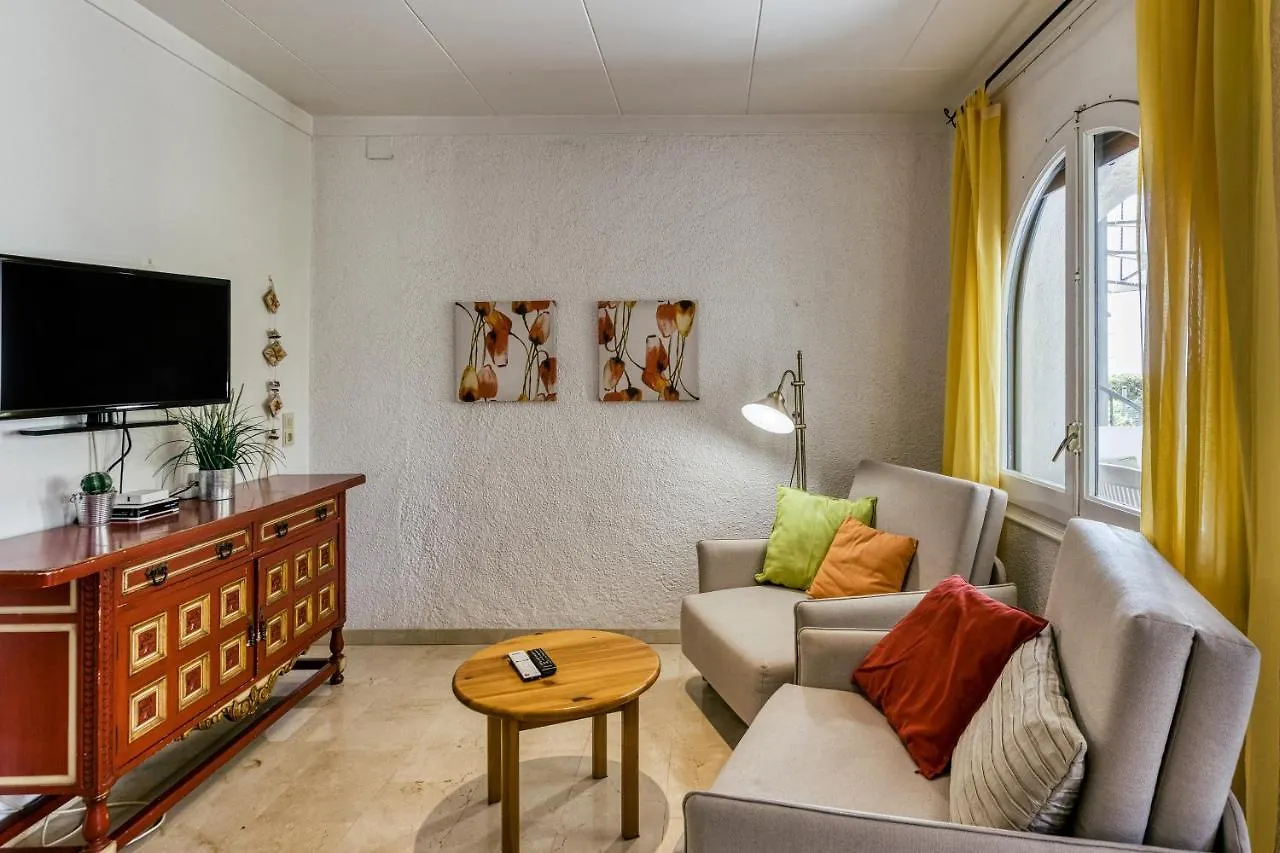 Feriehus Art- Apartamentos Revilla Tacke E Empuriabrava